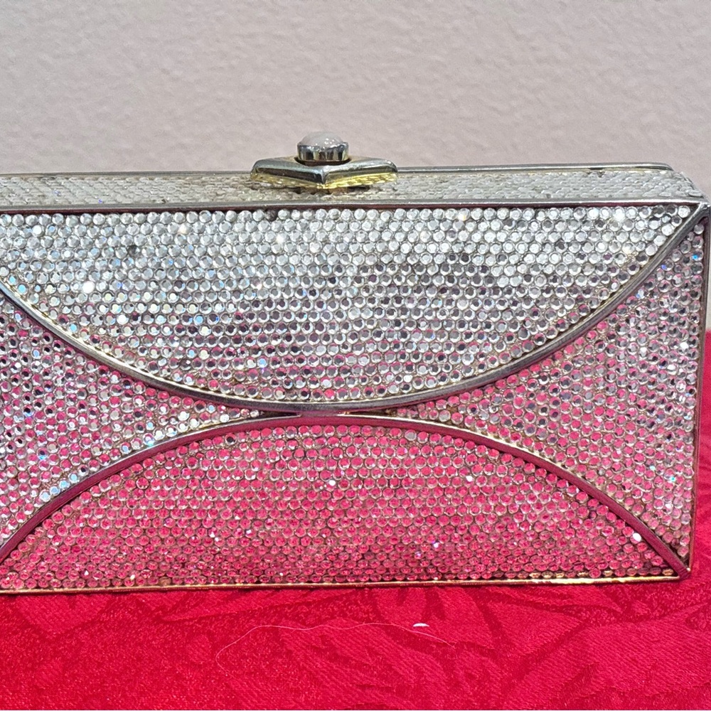 Judith Leiber elegant crystal clutch handbag.  Perfect for evenings out